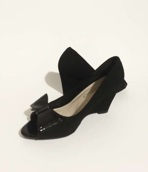 Kelso Black Peep toe Wedge Size: 3