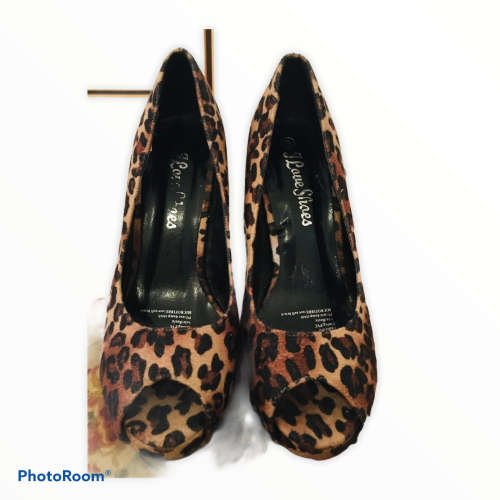 Leopard print heels size: 3/4