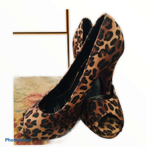 Leopard print heels size: 3/4