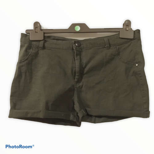 Khaki Shorts Size: 14/38