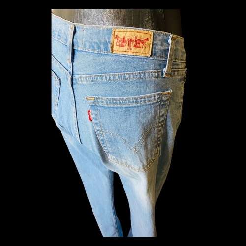 Levi jeans Size: 36