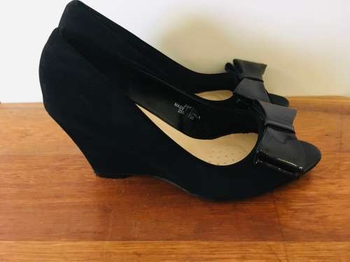 Kelso Black Peep toe Wedge Size: 3