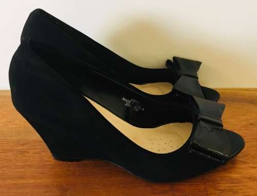 Kelso Black Peep toe Wedge Size: 3