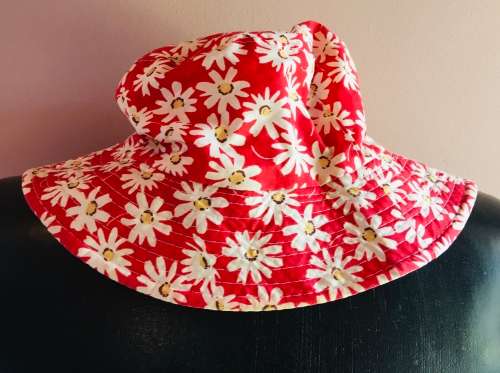 Vintage Red Floral Bucket Hat Size: S