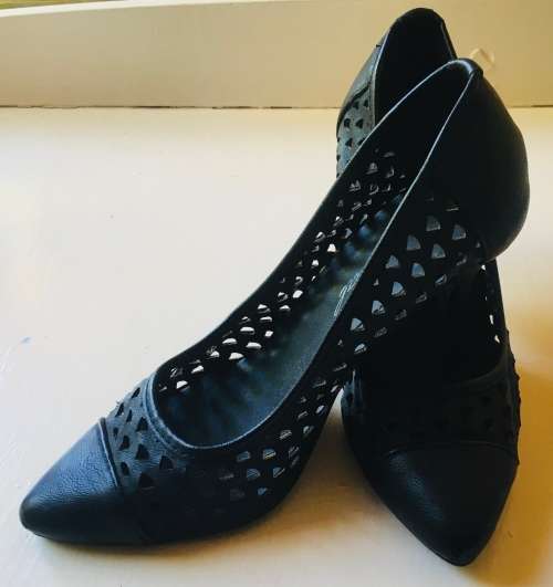 Black Lazer Cut Pointy Heels Size: 3