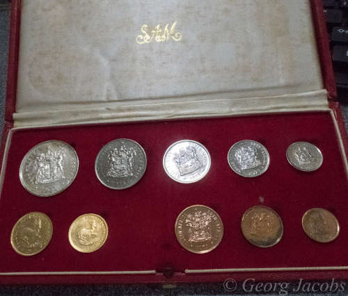 1973 Long Proof Set with Gold Start @ R1 !!!!