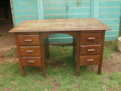 KIAAT SIX DRAWER DESK