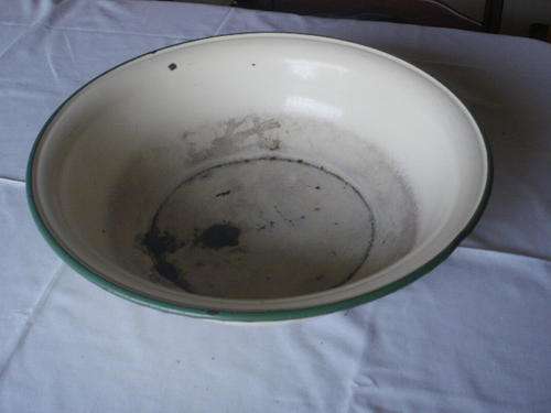 CREAM ENAMEL BOWL WITH GREEN RIM