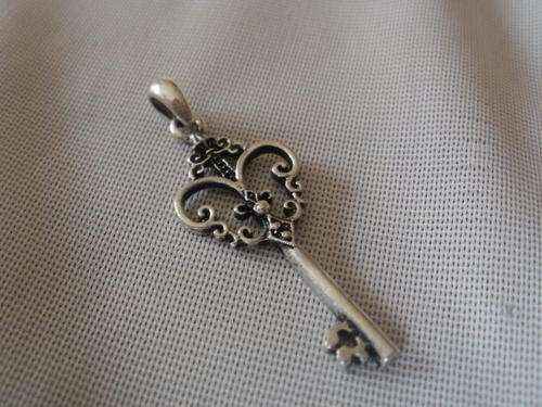 VINTAGE KEY PENDANT