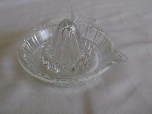 GLASS LEMON JUICER(a)