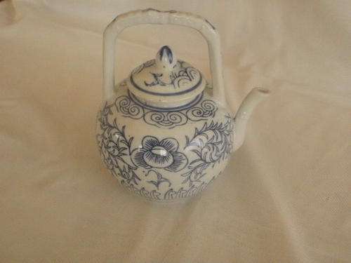 BLUE & WHITE TEA KETTLE