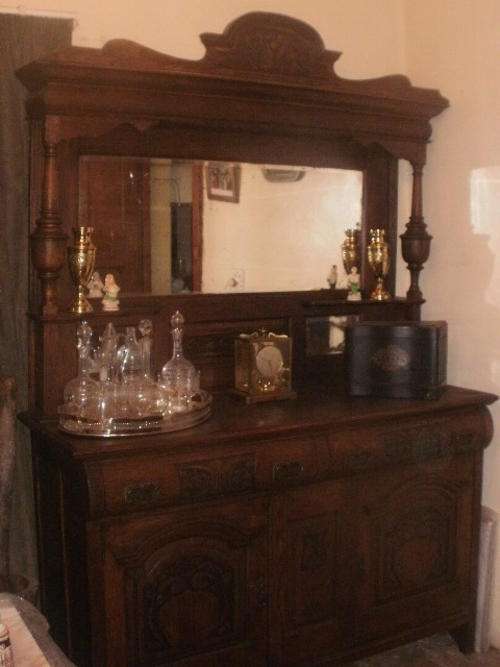 STUNNING LATE VICTORIAN OAK SIDE BOARD