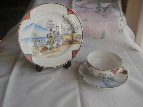JAPANESE TEA TRIO WITH GEISHA GIRL  (d)