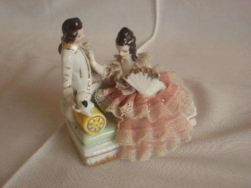 LAMODE VICTORIAN COUPLE