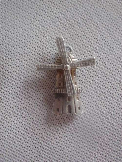 SILVER CHARM WINDMILL (a)