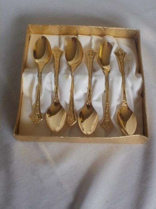 SIX EETRITE 24CARAT GOLD PLATED CAKE TEA SPOONS