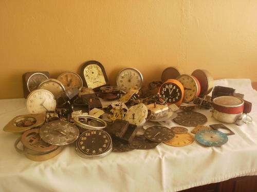 LOT D - ALARM CLOCKS, MOVEMENTS & DIALS
