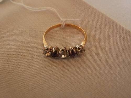 STUNNING ROLLED GOLD RING WITH CLEAR & PURPLE STONES