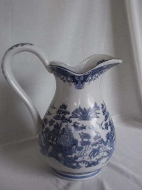 LARGE WILLOW PATTERN WATER JUG