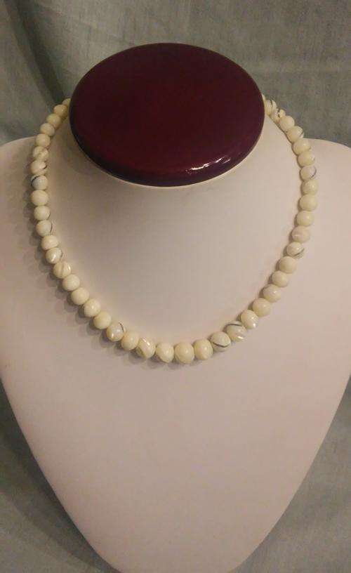 CORAL/MOTHER OF PEARL NECKLACE (A)