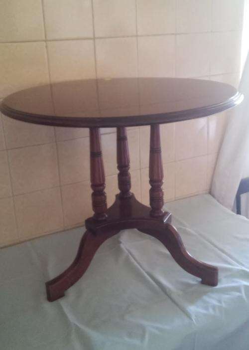 MAHOGANY OCCASIONAL TABLE