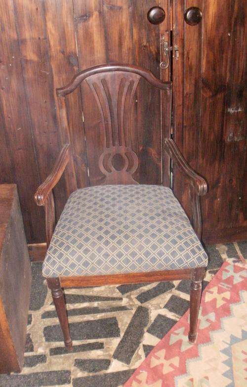 LOVELY MAHOGANY CARVER