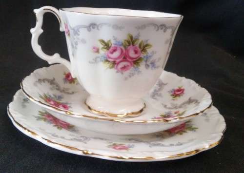 ROYAL ALBERT "TRANQUILLITY" TRIO (B)