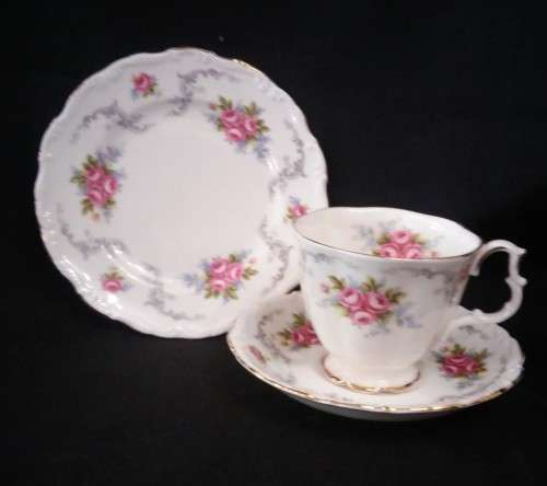 ROYAL ALBERT "TRANQUILLITY" TRIO (B)