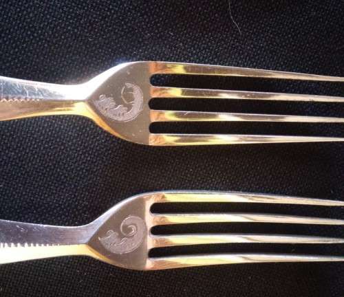 BONE HANDLE FRUIT SET WITH SILVER COLLARS