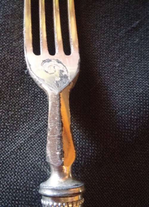 BONE HANDLE FRUIT SET WITH SILVER COLLARS