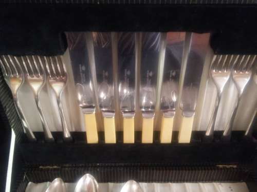 24 PIECE BOXED CUTLERY SET