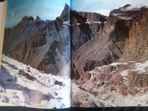 BARRIER OF SPEARS DRAMA OF THE DRAKENSBERG BY R.O. PEARSE - 1973