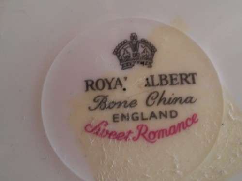 ROYAL ALBERT "SWEET ROMANCE" TRIO (A)