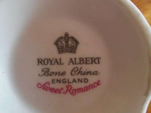 ROYAL ALBERT "SWEET ROMANCE" TRIO (A)