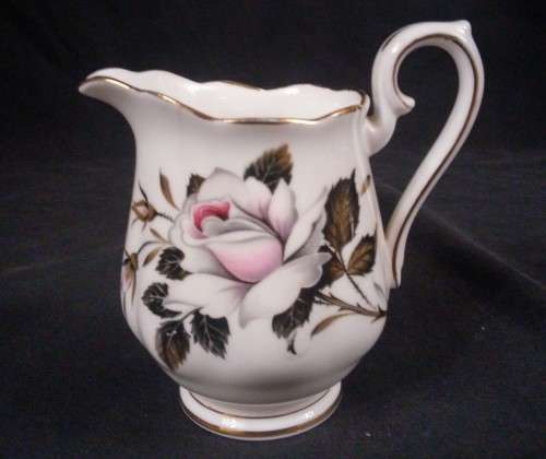 ROYAL ALBERT - QUEENS MESSENGER CREAMER
