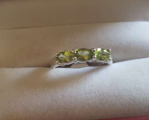 925 SILVER PERIDOT RING