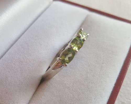 925 SILVER PERIDOT RING