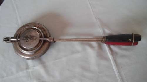 VINTAGE JAFFLE MAKER WITH WOODEN HANDLES