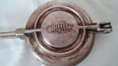VINTAGE JAFFLE MAKER WITH WOODEN HANDLES
