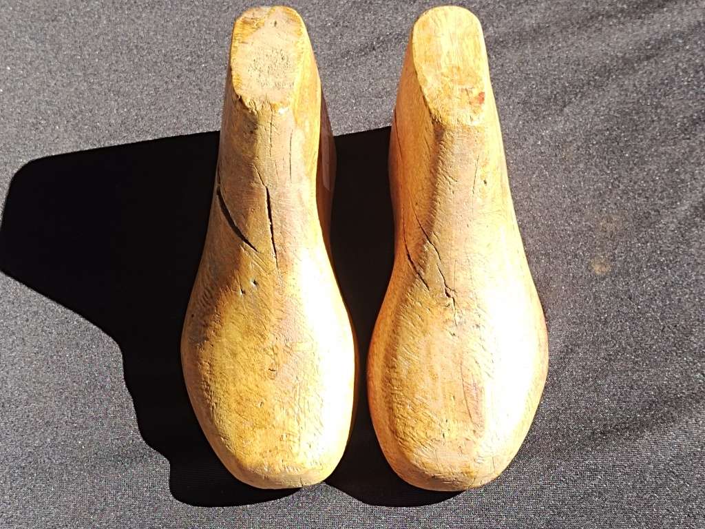 Pair of wooden shoe forms