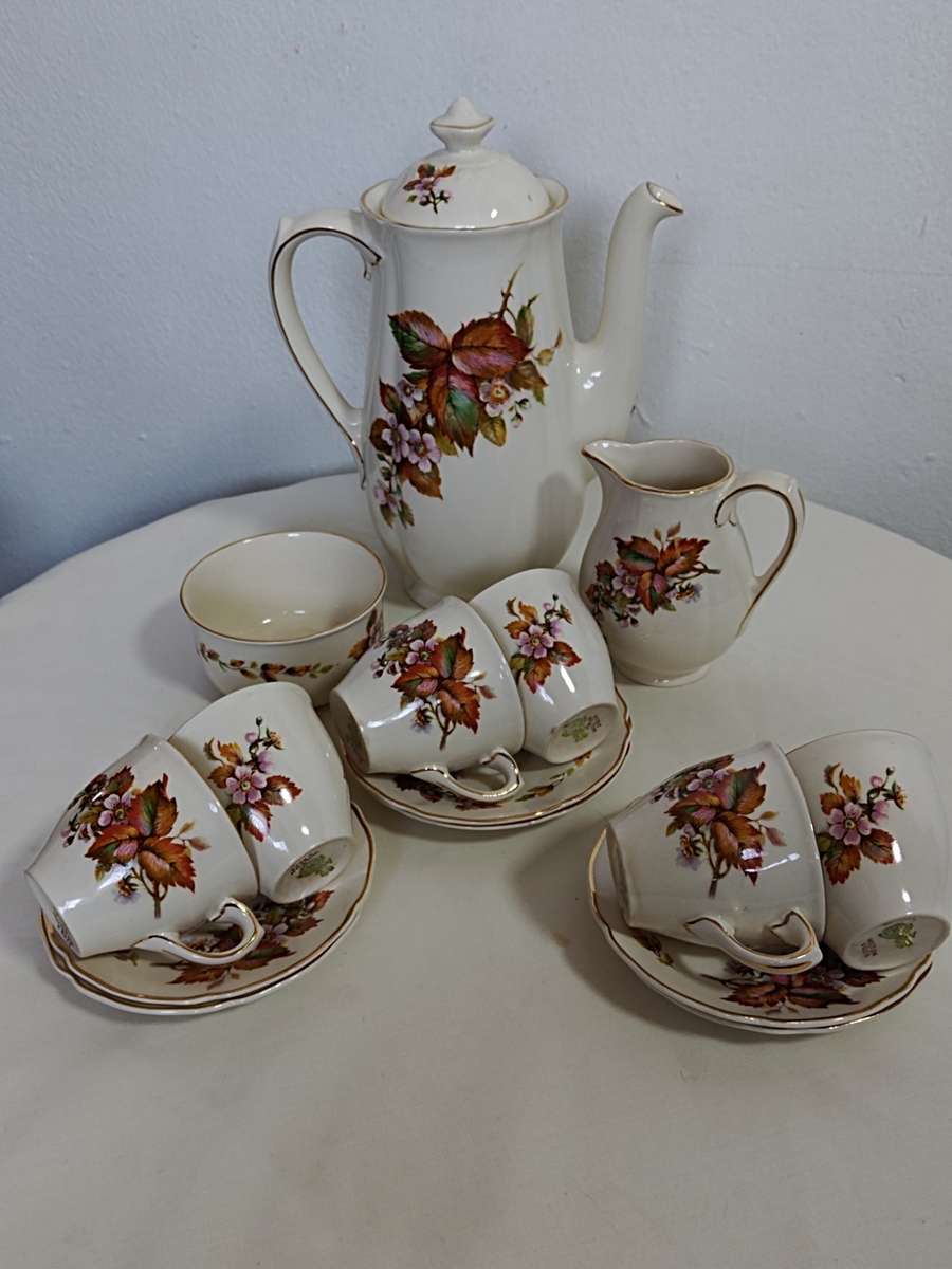 Royal Doulton, Wilton D6226: 15 Piece Coffee Set