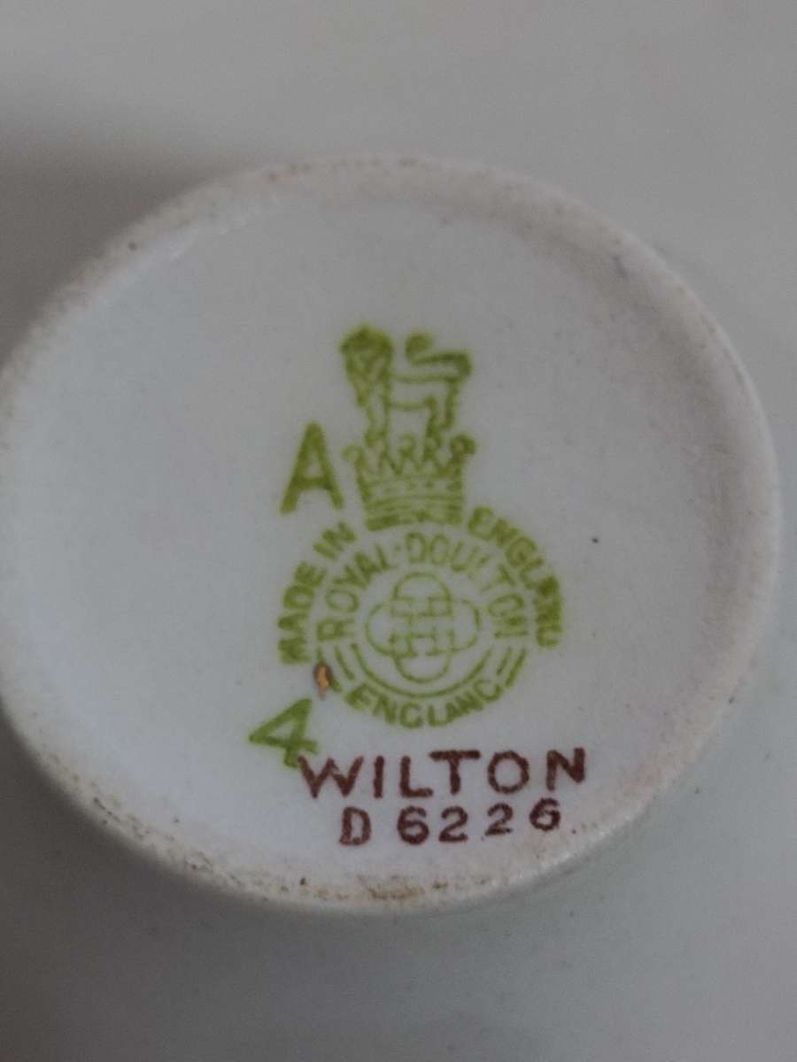 Royal Doulton, Wilton D6226: 15 Piece Coffee Set