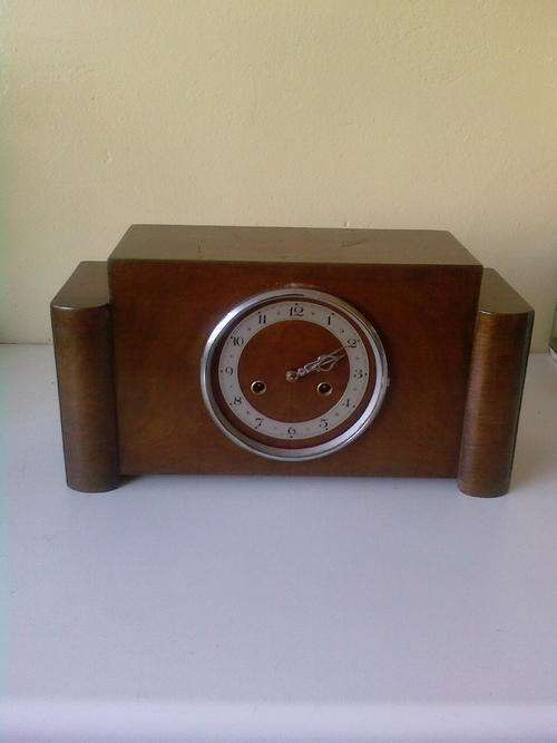 ART DECO MANTEL PIECE CLOCK