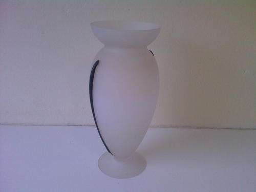 A LARGE FROSTED GLASS VASE