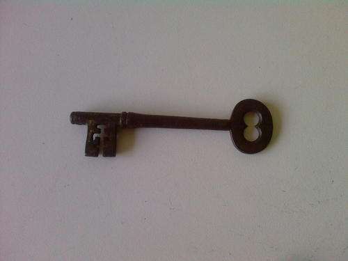 VERY OLD LARGE KEY (SH)