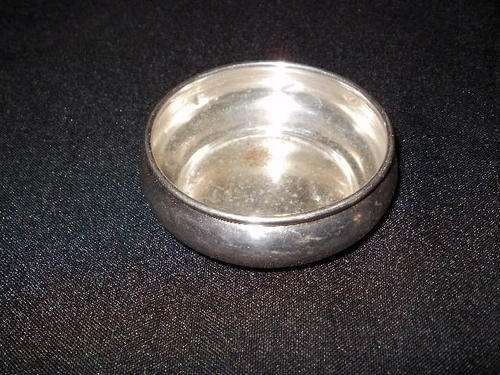 A HALLMARKED SILVER SUGAR CUBE BOWL