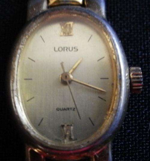A LADIES LORUS QUARTZ WATCH
