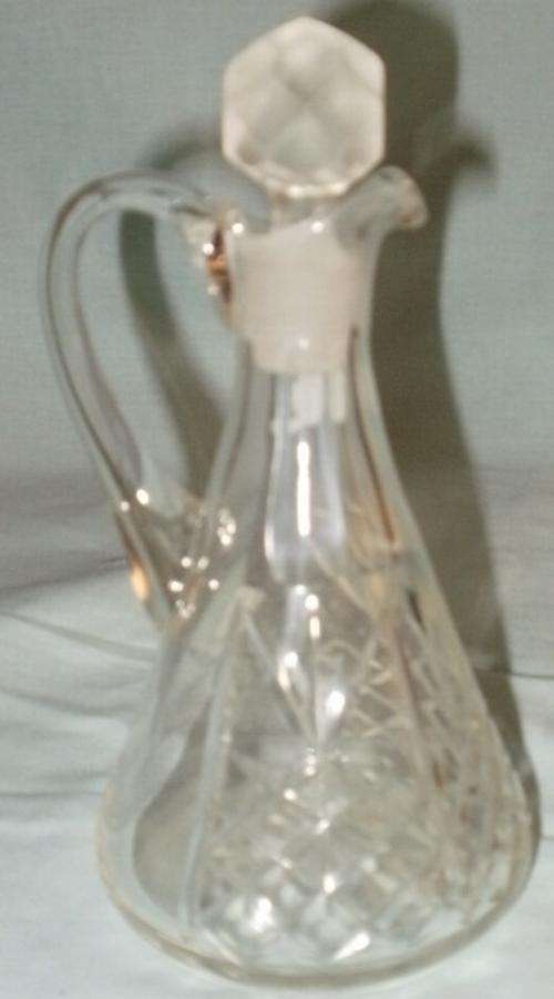 A SMALL CRYSTAL SHERRY DECANTER