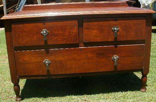 TEAK CHEST OF DRAWERS