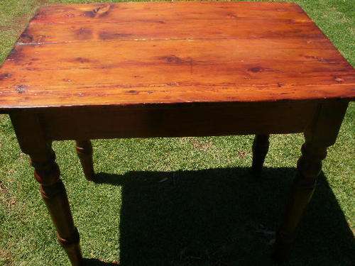 OREGAN TABLE FROM THE 1900'S